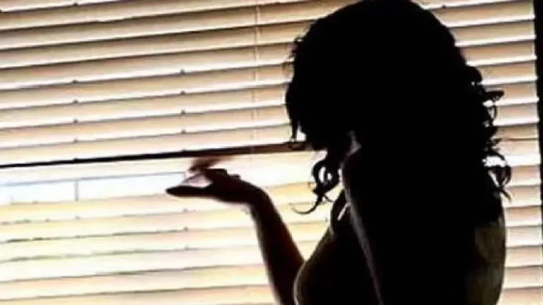 हैनिट्रेप का शिकार हुआ पुलिस अफसर : युवती ने 5 लाख रूपये भी ऐंठे और दुष्कर्म की एफआईआर भी करा दी