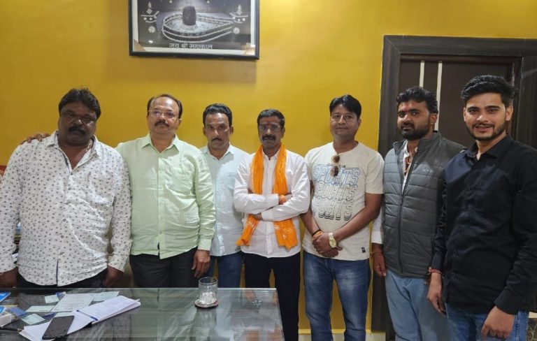 पूर्व बीजेपी नेता कमलेश बघेल के साथ बीजेपी पार्षद, जनपद सदस्य आदि आज होंगे कांग्रेस में शामिल