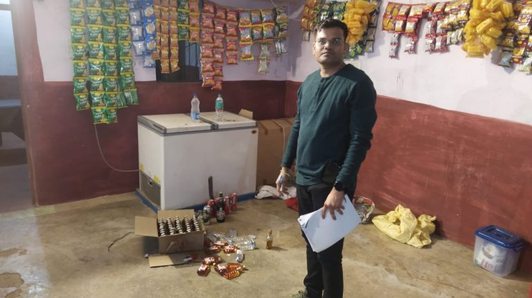 एफएसटी ने कड़ता रोड के अंश फैमिली ढाबा से शराब और डीजल जब्त किया