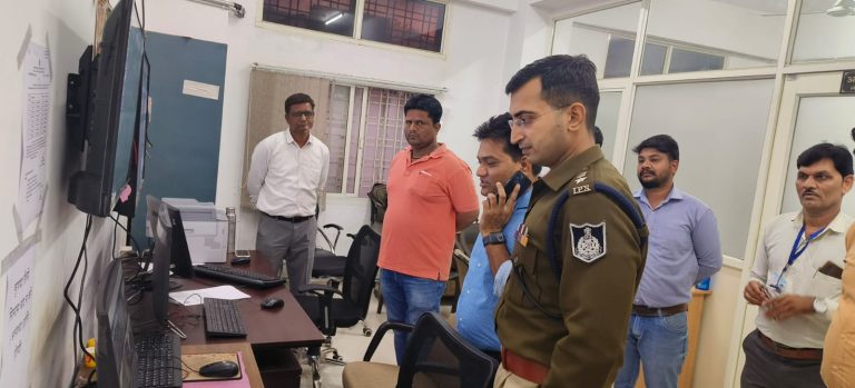 सागर: कलेक्टर, पुलिस अधीक्षक ने एमसीएमसी कक्ष सहित अन्य कक्ष का किया निरीक्षण