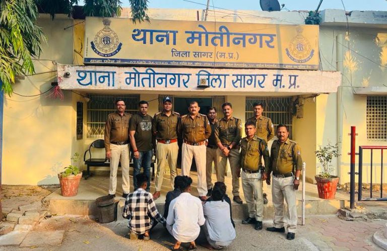 MP: डकैती की योजना बनाते हुए 5 बदमाशों को पुलिस ने गिरफ्तार किया, बदमाशों के पास हथियार मिले