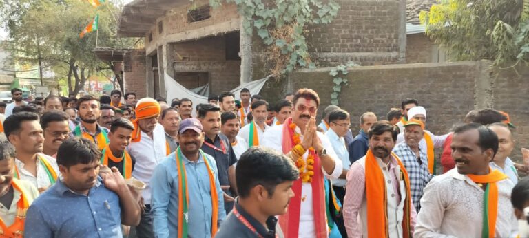 भाजपा प्रत्याशी गोविन्द सिंह राजपूत ने बिलहरा, चारटोरिया व सहजपुरी बुजुर्ग में पहुंचकर लिया जनता का आशीर्वाद