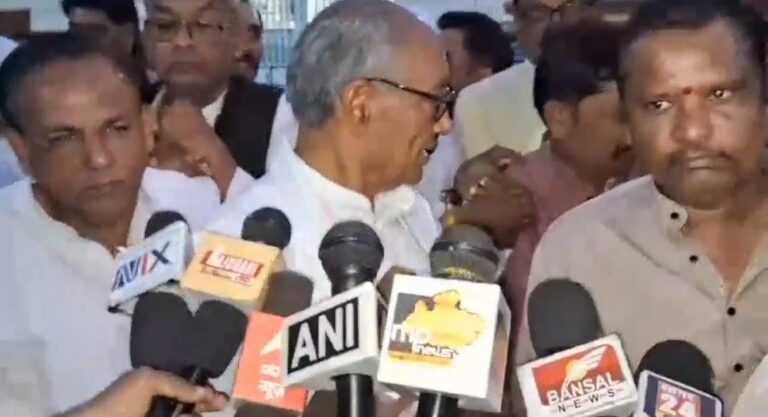 केंद्रीय जेल दिग्विजय सिंह, सुरखी के राजकुमार धनौरा से मिले, मंत्री भार्गव को घेरा