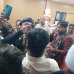 गौर विवि में विद्यार्थी परिषद का हंगामा, कुलपति से माफ़ी मांगने की मांग