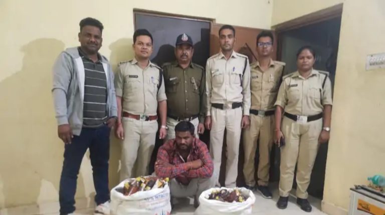 आबकारी विभाग ने कार्यवाही करते हुए 56 लीटर शराब के साथ एक आरोपी को किया गिरफ्तार  बीना।