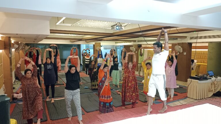 विचार समिति ने योग शिविर एवं स्वास्थ्य परीक्षण का आयोजन किया