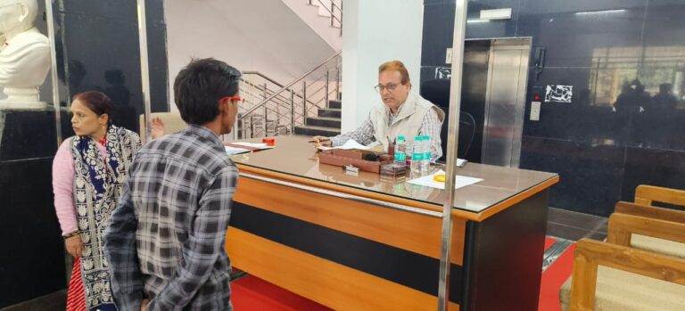 आदर्श आचार संहिता समाप्त होते ही जन समस्याओं का निराकरण प्रारंभ,जन सुनवाई में सुनी गई समस्याएं,15 आवेदनों पर हुई कार्यवाही