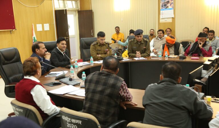 ध्वनि विस्तारक यंत्रों, लाउडस्पीकर/डीजे के नियम संबंद्ध प्रयोग को लेकर धर्म गुरुओं के साथ हुई बैठक