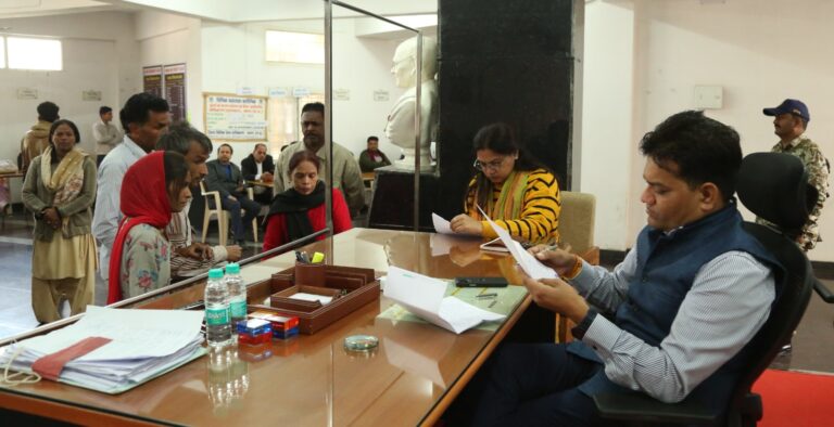 जन सुनवाई में सुनी गई आम लोगों की समस्याएं 67 आवेदनों पर हुई कार्यवाही