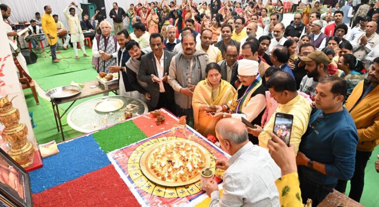 विधायक निवास पर संगीतमय भक्तांबर पाठ का आयोजन