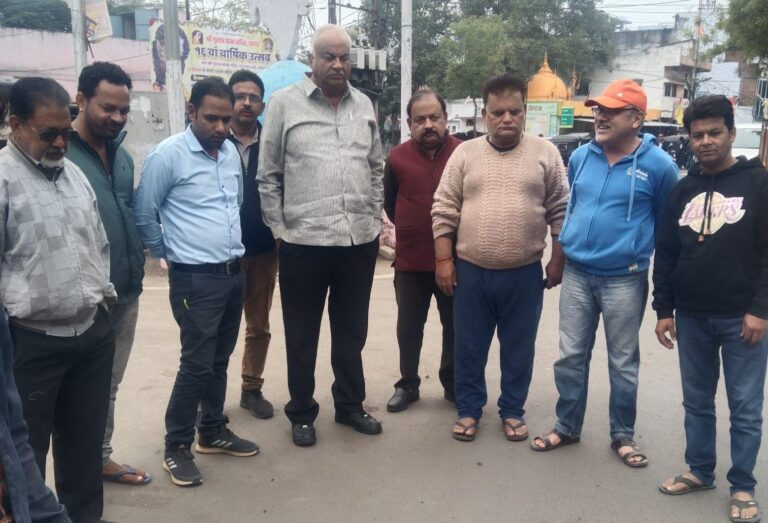 महापौर प्रतिनिधि डॉ.सुषील तिवारी ने सिविल लाईन वार्ड में निर्माण एवं साफ-सफाई कार्य निरीक्षण किया