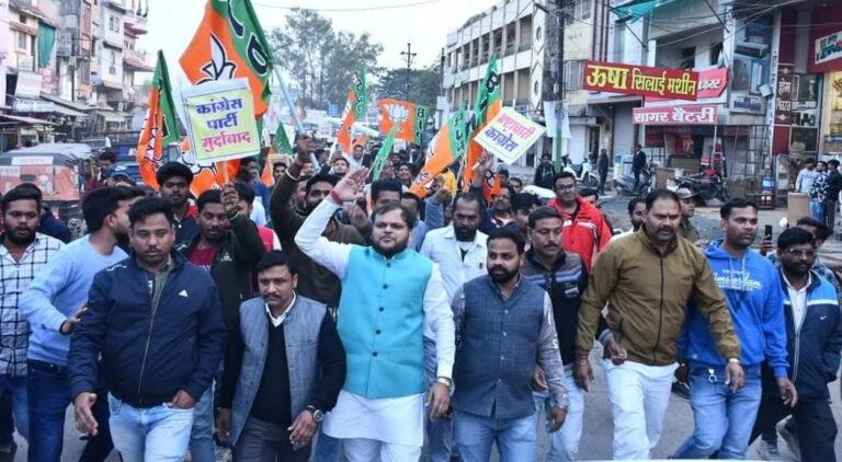 भाजयुमो जिलाध्यक्ष यश अग्रवाल के नेतृत्व में कांग्रेस का पुतला जला, बड़ी संख्या में थे कार्यकर्ता