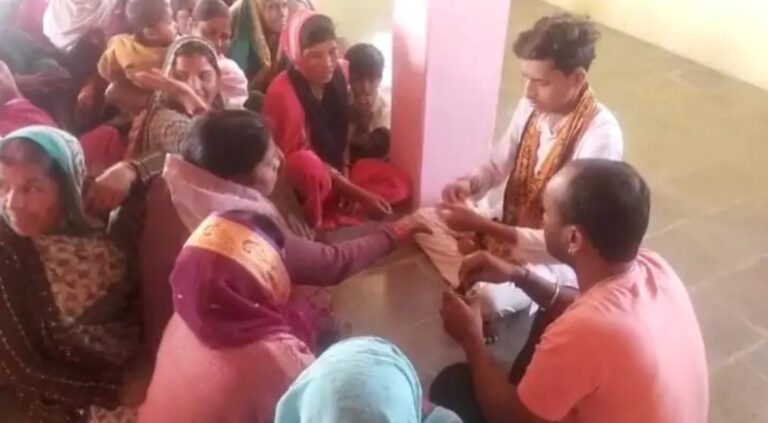 MP: इन लोगो ने की घर बापसी, ईसाई धर्म छोड़कर बने हिन्दू