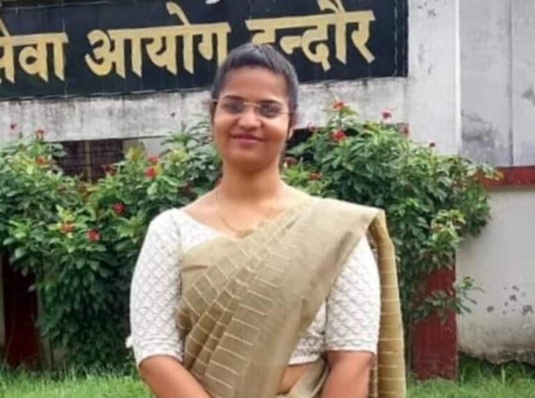 सागर की अनीशा जैन पहले ही अटेम्प्ट में बनी डीएसपी