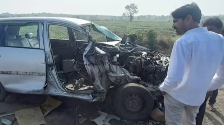 ट्रक ने मारी सामने से टक्कर ,बंडा नगर परिषद अध्यक्ष की कार हुई क्षतिग्रस्त