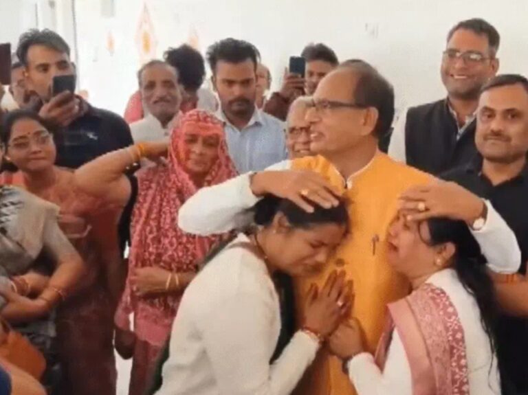 रोई लाडली बहने बोली भैया आप PM बनोगे