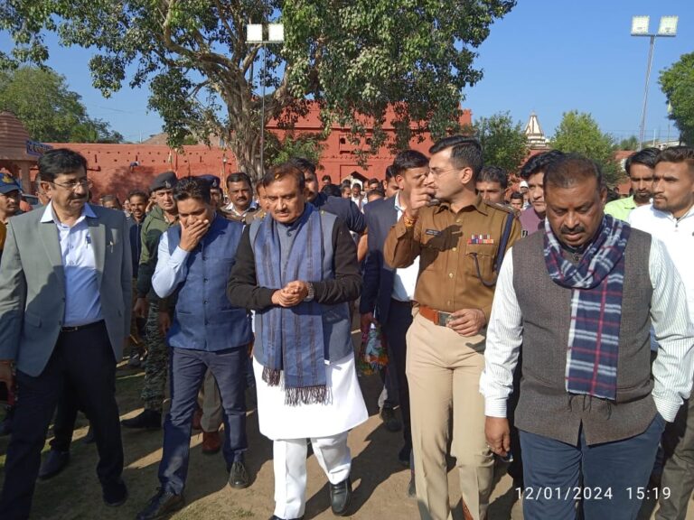 पूर्व मंत्री ने कलेक्टर, एसपी के साथ किया डोहेला महोत्सव स्थल का निरीक्षण