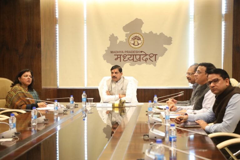 इन IAS के हुए तबादले, बदले प्रभार सूची देखें