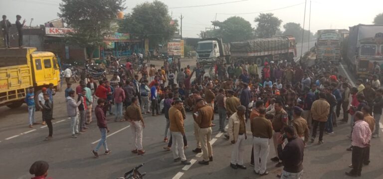 नया कानून अभी लागू नहीं होगा, ड्राइवरों से काम पर लौटने की सरकारी अपील
