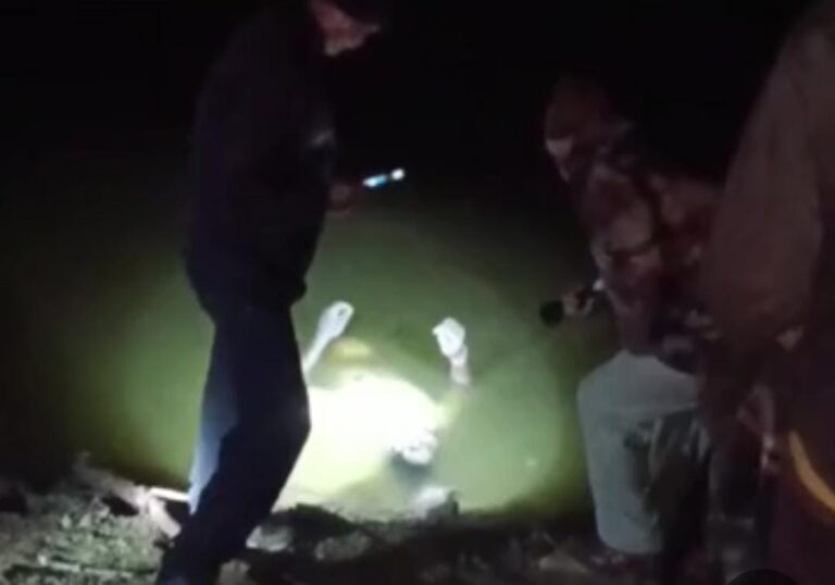 तालाब में मिला शव, कमर में रस्सी बंधी गले पर धारदार हथियार के निशान 