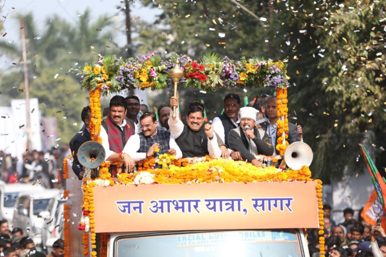 Sagar: मुख्यमंत्री डॉ. मोहन यादव का हेलीपैड पर किया गया आत्मीय स्वागत