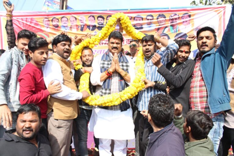 अनेक युवाओं के साथ अनिल श्रीवास्तव पीपरा ने किया कैबिनेट मंत्री का किया जोरदार स्वागत 