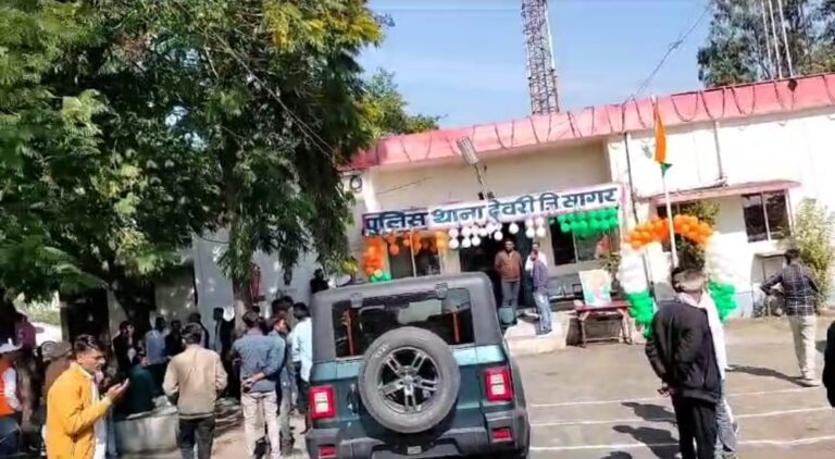  गणतंत्र दिवस पर बवाल, थाने पहुँचे लोग