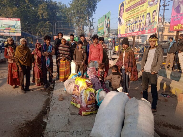 महाराष्ट्र बीड जिले में फसें आदिवासी मजदूरों हुए मुक्त