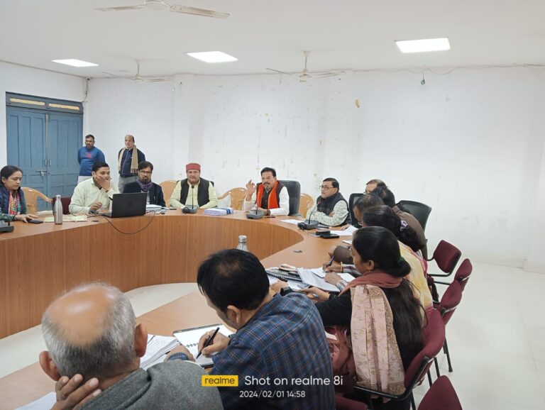 जिला पंचायत अध्यक्ष ने ली निर्माण कार्यों की समीक्षा बैठक