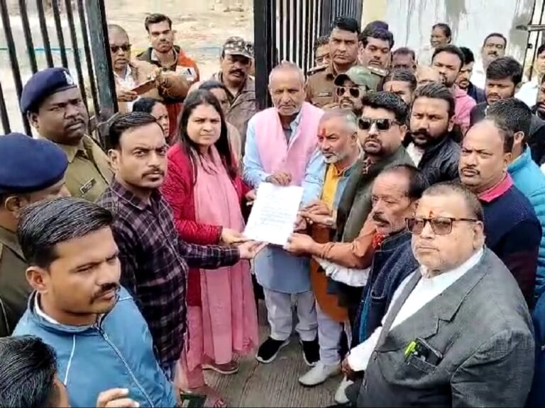 ब्राह्मण समाज ने सौपा कलेक्टर को ज्ञापन, पीड़ित परिवार को आर्थिक सहयोग की माँग