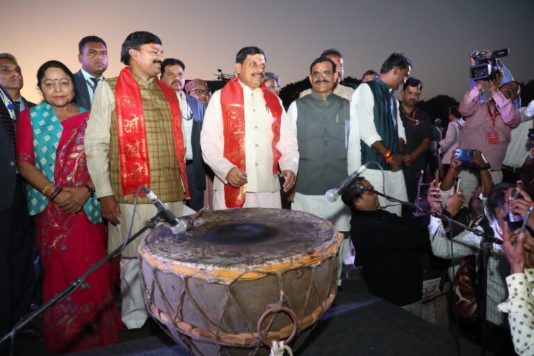 खजुराहो में राग बसंत की लय पर बना गिनीज़ वर्ल्ड रिकॉर्ड