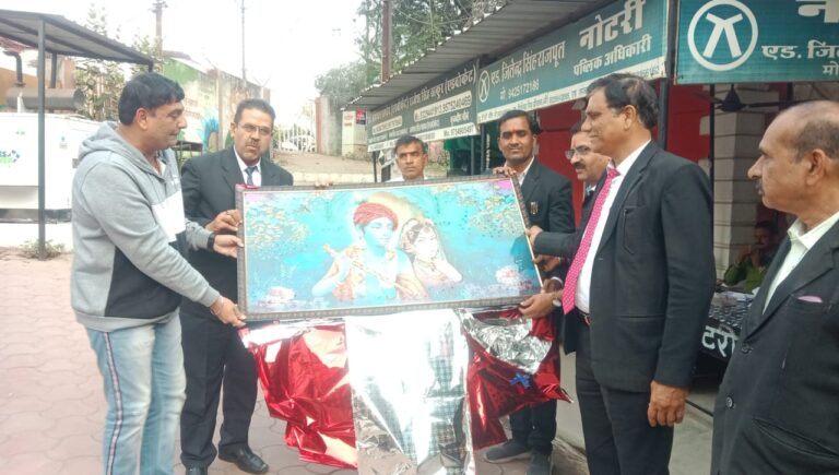 जन सेवक मनी सिंग ने किया जिला अधिवक्ता संघ अध्यक्ष सहित अन्य पदाधिकारियो का सम्मान