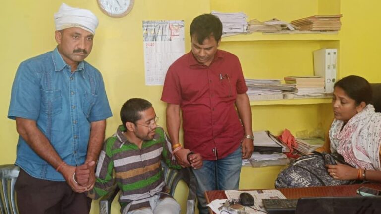 लोकायुक्त टीम का एक्शन, विदिशा में पटवारी को 10 हजार की रिश्वत लेते पकड़ा