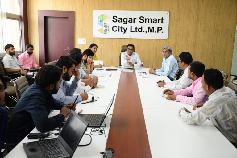 ट्रैफ़िक व्यवस्था को सुचारु बनाने में सुव्यवस्थित व चौड़ी रोडो का महत्वपूर्ण योगदान है : निगमायुक्त खत्री