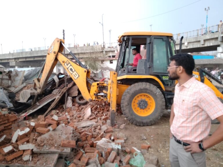 अवैध टपरे,हाथ ठेला और अतिक्रमण को हटाया गया, 2 का अल्टीमेटम