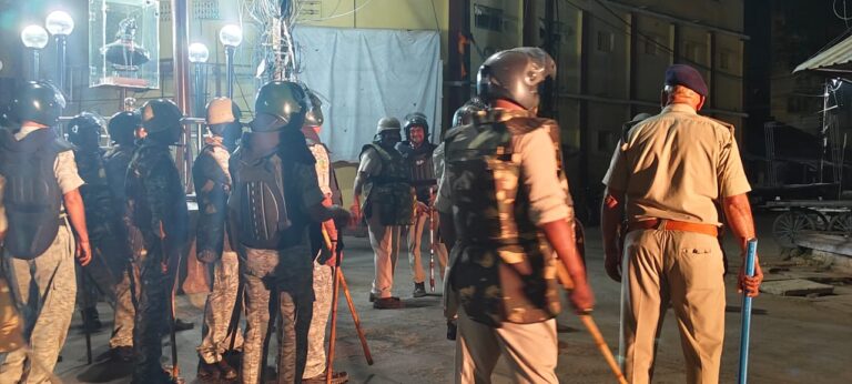 Sagar: दो पक्षों में विवाद चले लाठी डंडे पत्थर, पुलिस ने छोड़े आंसू गैस गोले, हालात काबू