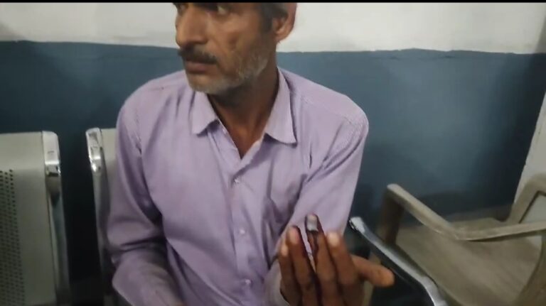 Sagar: पति ने अपनी से मोबाइल छीनना मंहगा पड़ गया, पति की उंगली काटी