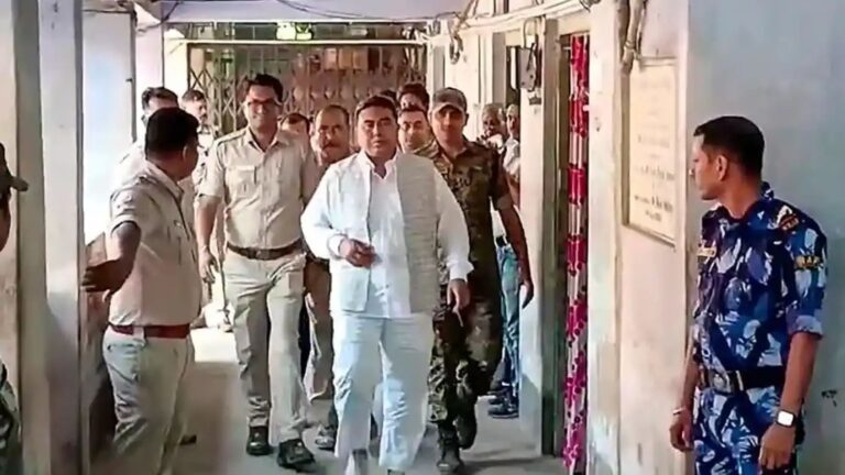 HC के आदेश के बाद भी शेख की कस्टडी CBI को नही सौपी गयी, ममता सरकार बचा रही !