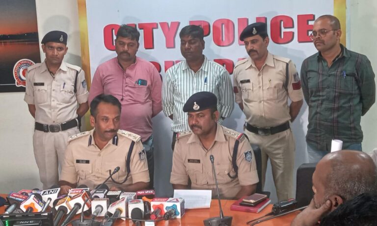 महिला दोस्त की करदी हत्या अवैध संबंध का राज खुलने का था शक 