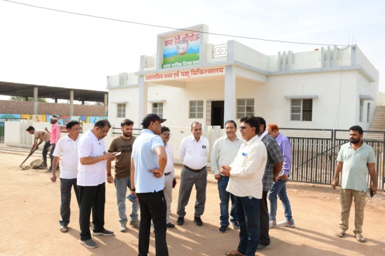 पशु विचरण मुक्त क्षेत्र में डेयरी का संचालन करते पाये जाने पर संबंधित पशु मालिक पर की जाए सख्त कार्रवाई- निगमायुक्त