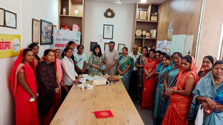 विचार समिति द्वारा नि:शुल्क स्वास्थ्य परीक्षण शिविर में 55 लोगों ने कराई जांच, दवा वितरित