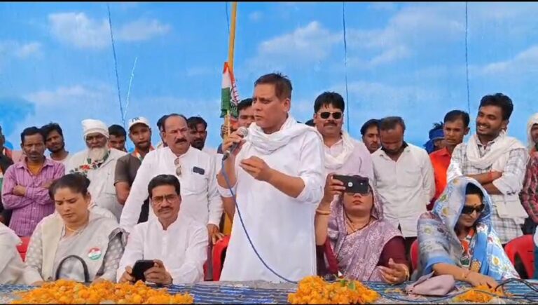 दिल्ली में बैठकर मोदी जी सिर्फ मन की बात करते हैं, काम की बात नहीं करते: गुड्डू राजा बुंदेला