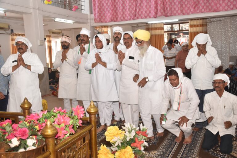 कांग्रेस प्रत्याशी गुड्डू राजा बुंदेला ने गुरुद्वारा में मत्था टेका, आशीर्वाद लिया