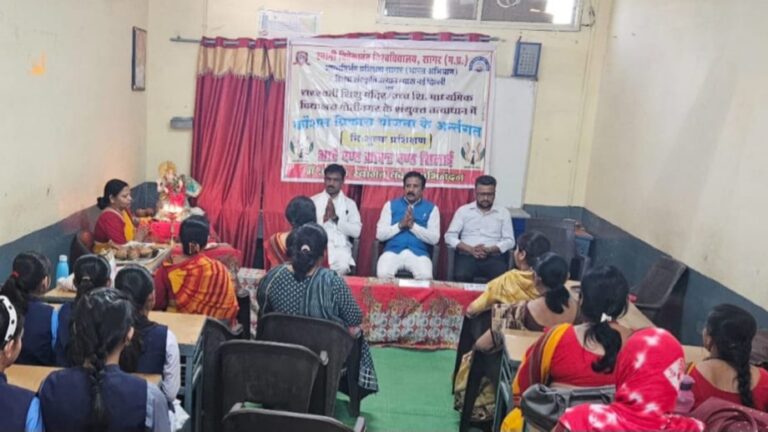 आत्मनिर्भर बनकर आत्मविश्वास बढता है – डाॅं. अनिल तिवारी