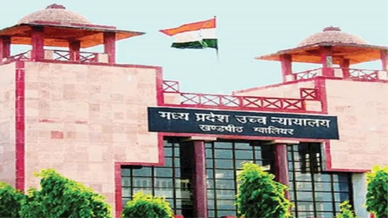 वकील ने हाईकोर्ट के जज के नाम पर मांगी 60,000 की रिश्वत हाईकोर्ट ने लगाया ₹5 लाख का जुर्माना