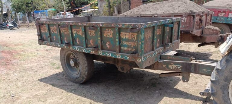 अवैध रूप से रेत से भरी तीन ट्राली एवं 35 ट्रॉली अवैध भंडारण की हुई रेत की जप्त