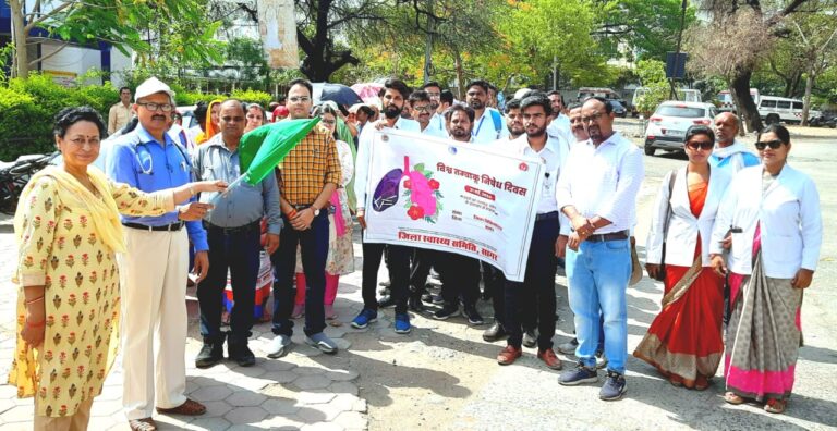 विश्व तम्बाकू निषेध कार्यक्रम अंर्तगत के जन-जागरूकता रैली निकाली