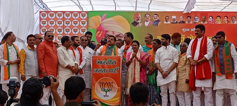 मुख्यमंत्री डॉ. मोहन यादव ने विशाल जनसभा को संबोधित करते हुए कांग्रेस पर निशाना साधा