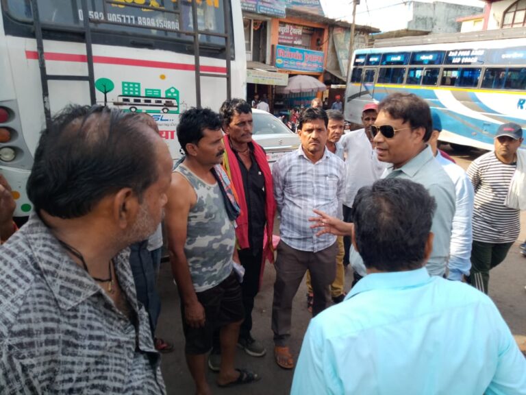 बसस्टैंड क्षेत्र में किया गया सफाई व्यवस्था का निरीक्षण, गंदगी पाए जाने पर व्यावसायिक प्रतिष्ठानों पर की गई  चालानी कार्यवाही 