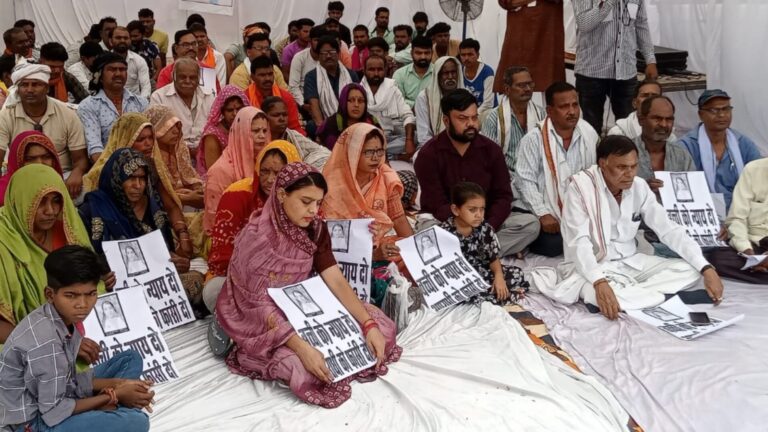 न्याय की दरकार, रायकवार समाज ने किया धरना प्रदर्शन